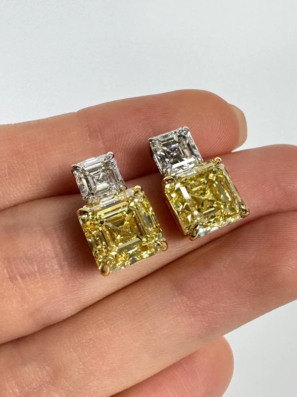 Earrings without a brand SQUARE EMERALD 6.34-6.21 CT FANCY YELLOW/VVS2-VS2 EARRINGS (GIA) NN6.34-6.21 CT FY/VVS-VS 4