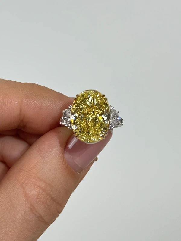 Earrings without a brand OVAL DIAMOND 8.08 CT FANCY YELLOW/SI1 (GIA) NN8.08 CT FY/SI1 (GIA) 2