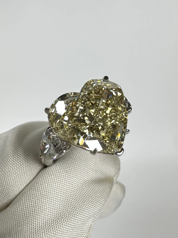 No name HEART DIAMOND 8.32 CT FANCY LIGHT BROWNISH GREENISH RING (GIA) NN8.32 CT FLBGY/VS 3