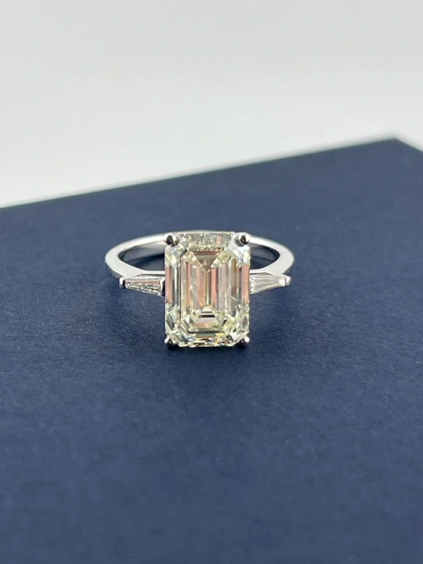 No name С БРИЛЛИАНТОМ 5.15 СТ K/SI2 5.15 ct. K/SI2 2