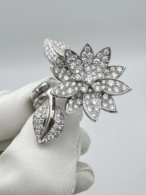 Van Cleef & Arpels LOTUS BETWEEN THE FINGER RING (SIZE 52) VCARP1ND00-52 3