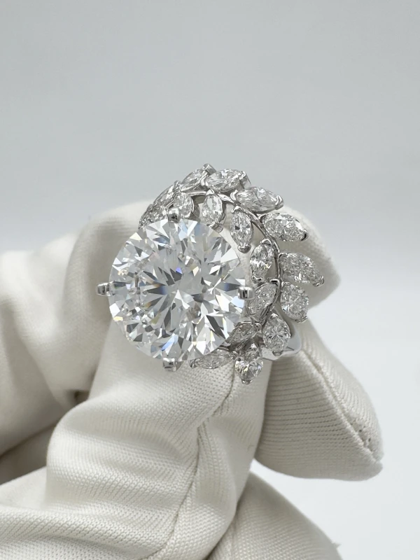 Earrings without a brand ROUND DIAMOND 5.01 CT D/VS1 RING EXEXEX(GIA) NN5.01 CT D/VS1 (GIA) 4