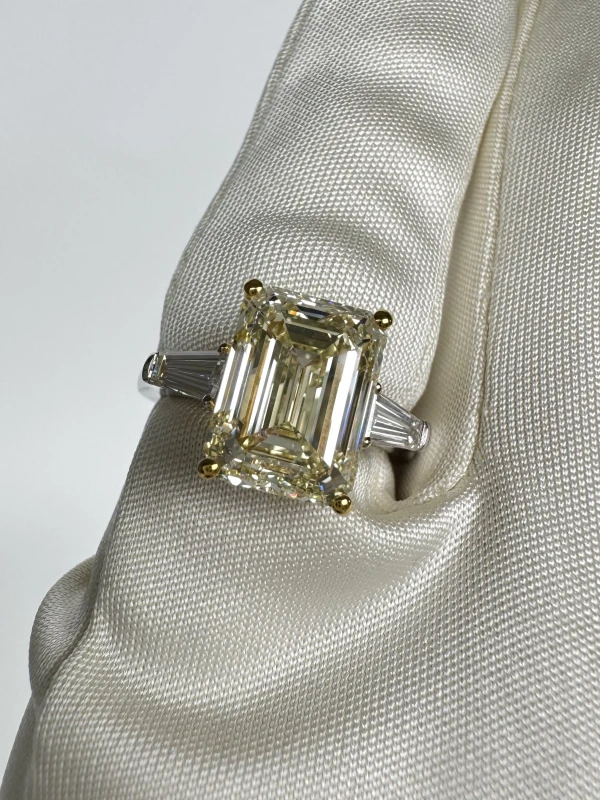 Earrings without a brand EMERALD CUT DIAMOND 5.01 CT U to V/VS2 RING (SIZE 51) GIA NN5.01CT U-V/VS2 5