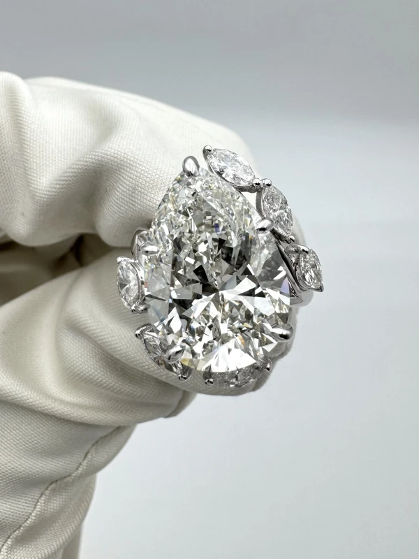 Earrings without a brand PEAR DIAMOND 10.10 CT H/INTERNALLY FLAWLESS RING (GIA) NN10.10H/IF 2
