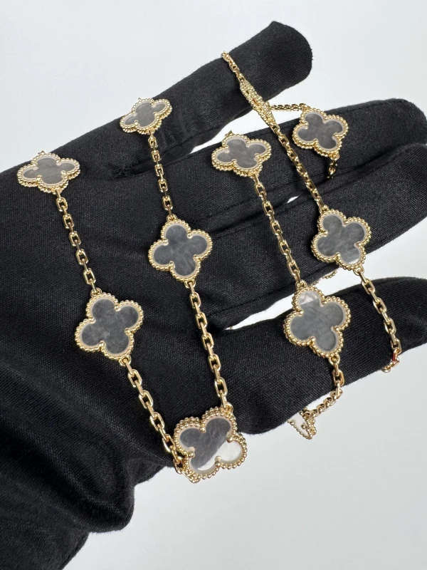 Van Cleef & Arpels LIMITED EDITION VINTAGE ALHAMBRA 20 MOTIF ROCK CRYSTAL GOLD NECKLACE VCARP39C00 4