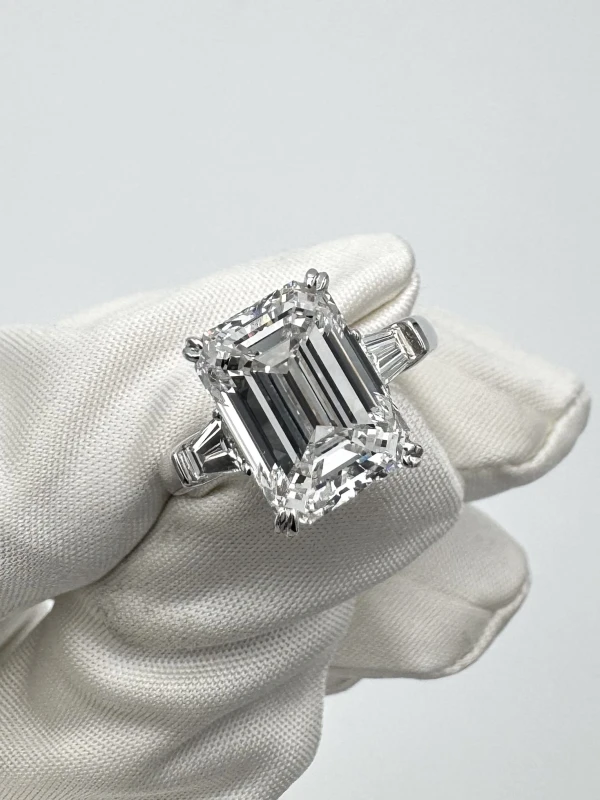 Earrings without a brand EMERALD DIAMOND 5.01 CT D/VVS2 RING (GIA) NN5.01D/VVS 3