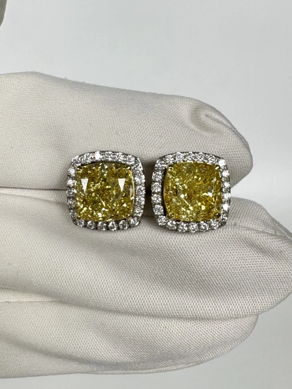No name CUSHION DIAMOND 4.04 - 4.01 CT FANCY YELLOW/VS2-SI1 EARRINGS (GIA) NN4.04-4.01 4