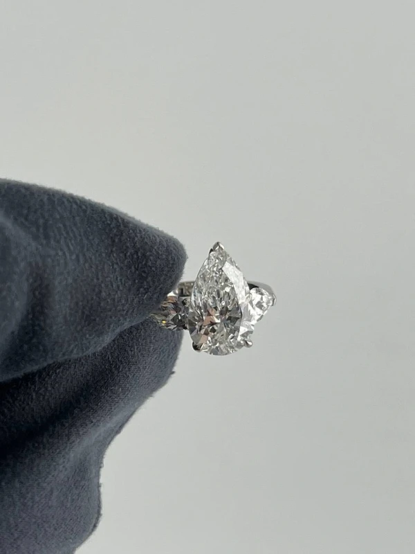 Graff КОЛЬЦО С БРИЛЛИАНТОМ 3.01 CT E/VS1 RGR 3.01CT 5