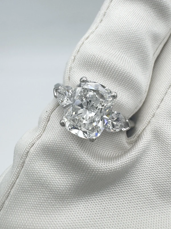 Graff CUSHION DIAMOND 3.22 CT E/VS2 RING (GIA) 3.22 CT E/VS2 4