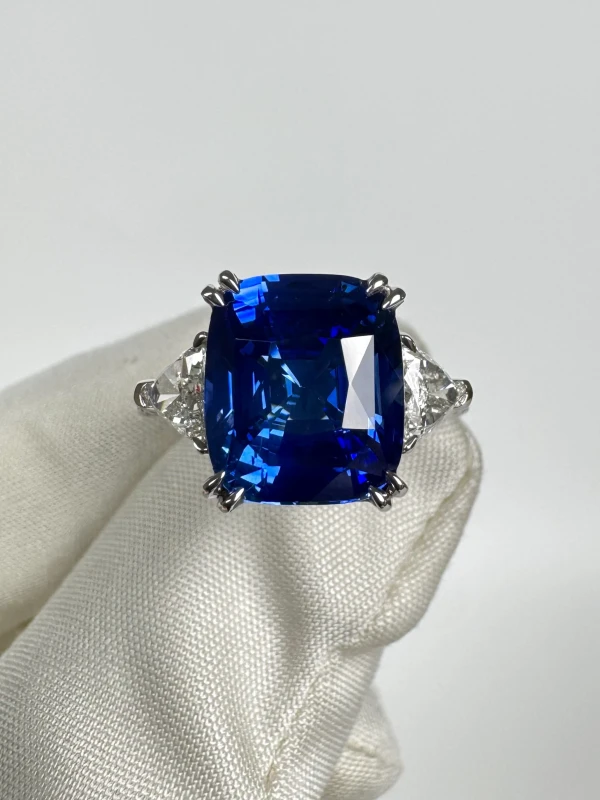 Earrings without a brand CUSHION SAPPHIRE 6.16 CT "ROYAL BLUE" RING, SRI LANKA (SIZE 53) AIGS/GUILD sap6.16ct 4