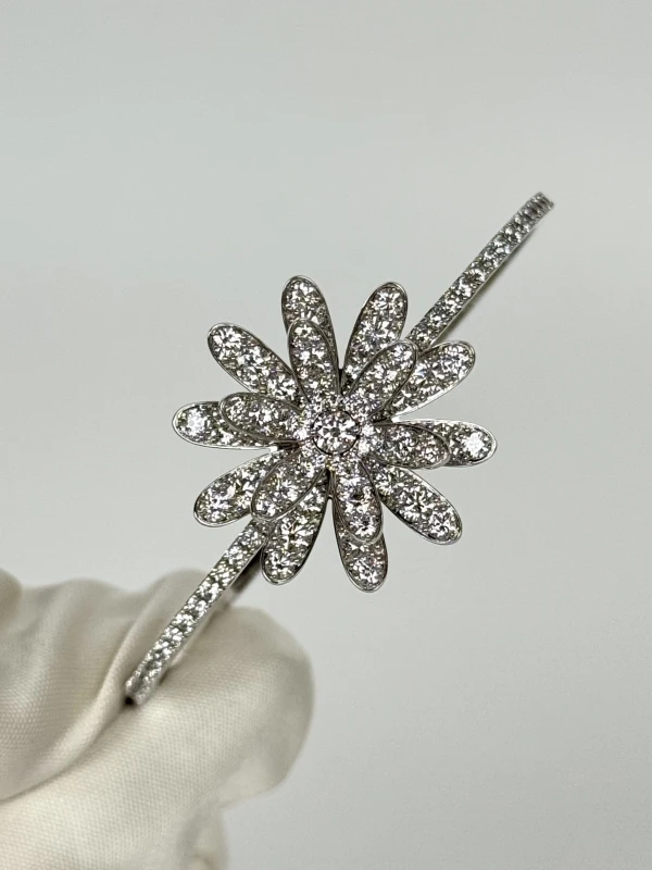 GRAFF Wild Flower Diamond Bracelet RGB555 4