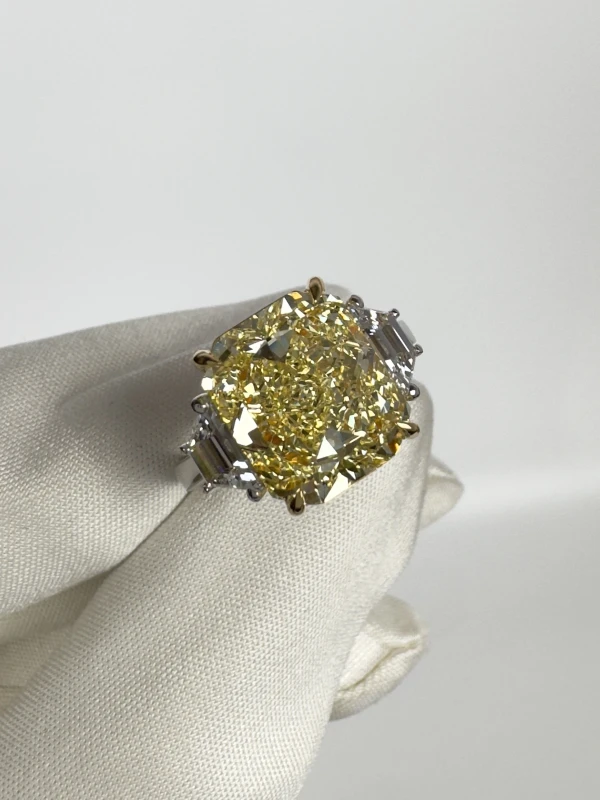 No name RADIANT DIAMOND 5.02 CT FANCY YELLOW/VVS2 RING (GIA) NN5.02FY/VVS2 3