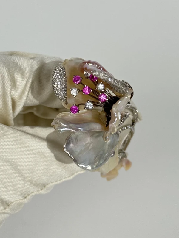 Yvel БРОШЬ С ЖЕМЧУГОМ BR-10-FLOW3W 4