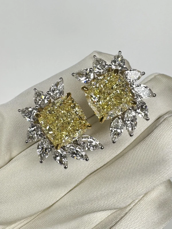 СЕРЬГИ NO NAME CUSHION DIAMONDS 8.35-8.09 CT FANCY LIGHT YELLOW/VS1 EARRINGS (GIA) NN 8.35-8.09 CT 4