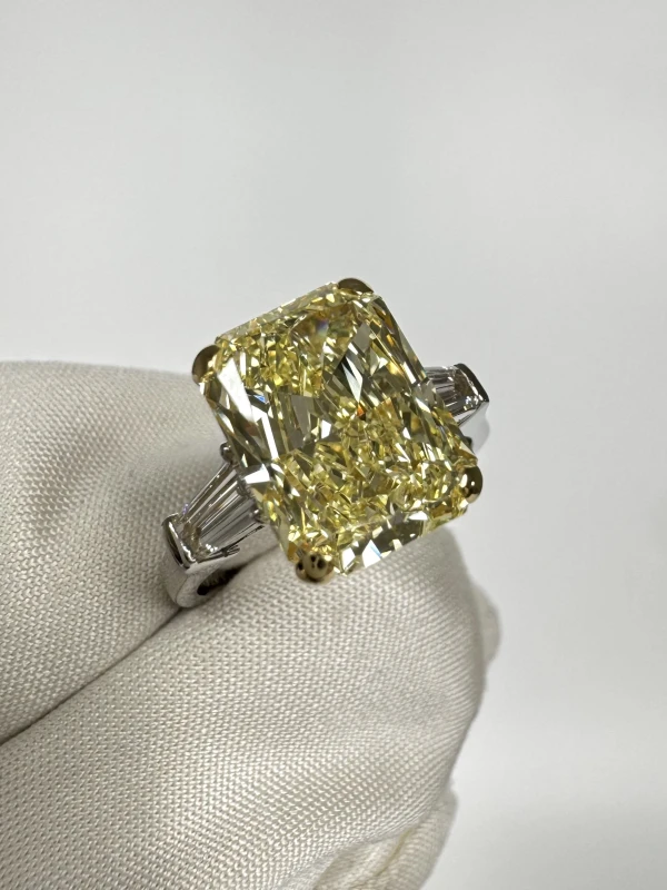 GRAFF RADIANT DIAMOND 4.47 CT FANCY LIGHT YELLOW/VS2 RING (GIA) GR4.47CT FLY/VS 2