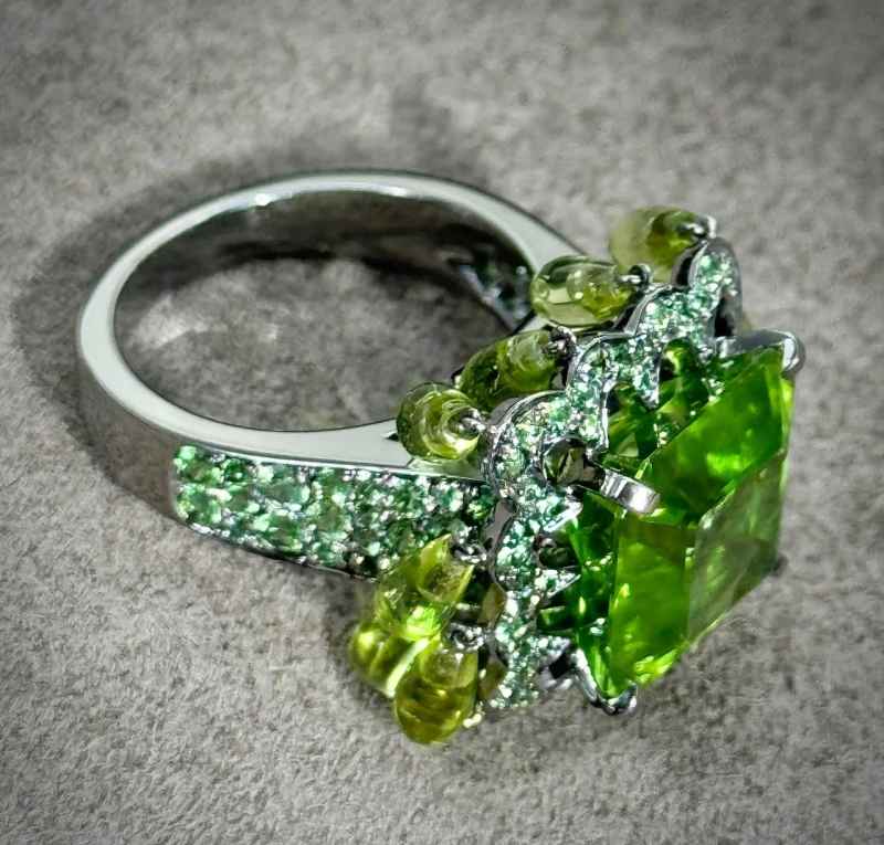 Boucheron КОЛЬЦО С ХРИЗАЛИТОМ 11 CT 11 CT 4
