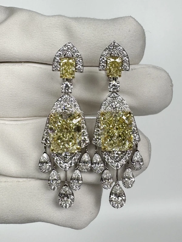 No name DIAMOND EARRINGS 6.35-6.22 CT FANCY LIGHT YELLOW/VS1 (GIA) 6.35-6.22 CT FLY/VS 3