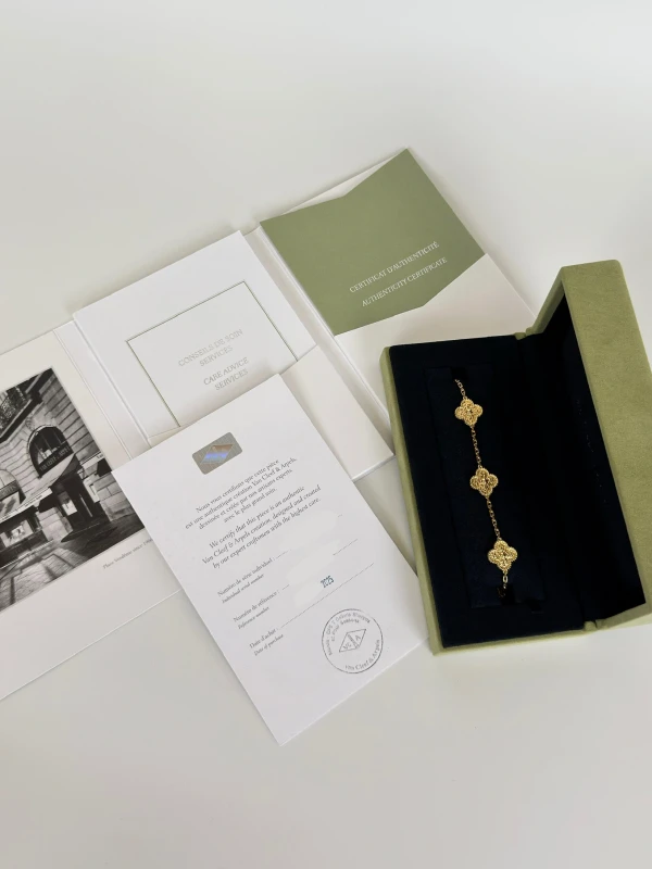 Van Cleef & Arpels VINTAGE ALHAMBRA BRACELET, 5 MOTIFS VCARO1IE00 3