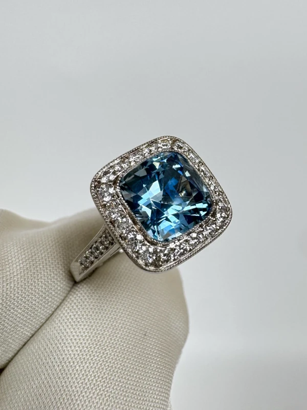 Tiffany & Co SOLESTE AQUAMARINE 2.70 CT & DIAMOND RING (SIZE 49) T&CO 2.70CT 3