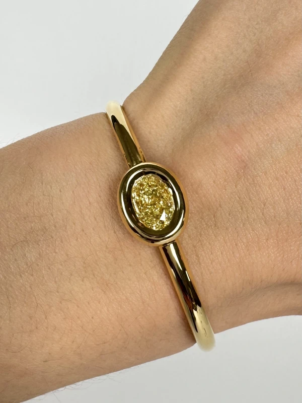 DeRosa BAIGNOIRE DIAMOND 3.33 CT FANCY LIGHT YELLOW BRACELET (GIA) B421229 2