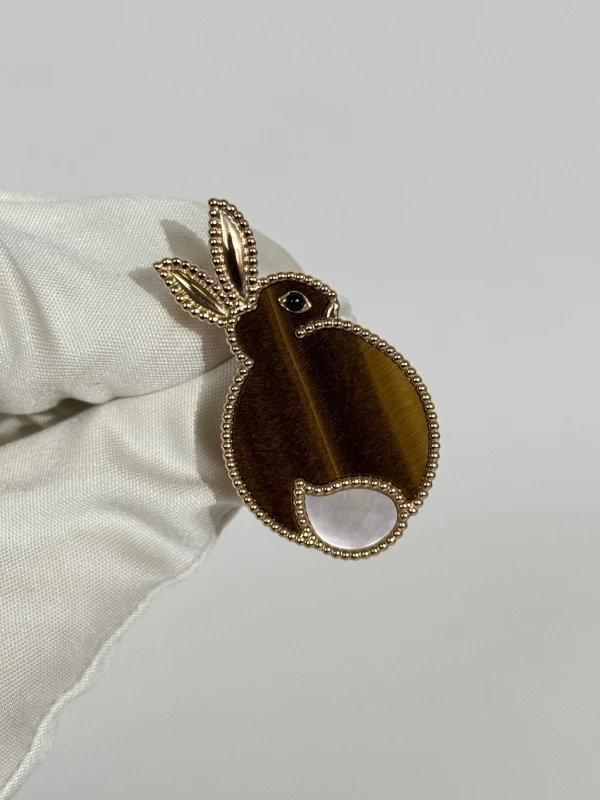 Van Cleef & Arpels LUCKY ANIMALS, RABBIT CLIP VCARP7UN00 3