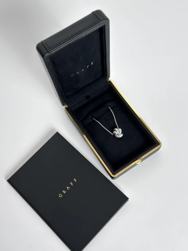 Graff TILDA’S BOW PAVÉ DIAMOND PENDANT RGP623 5