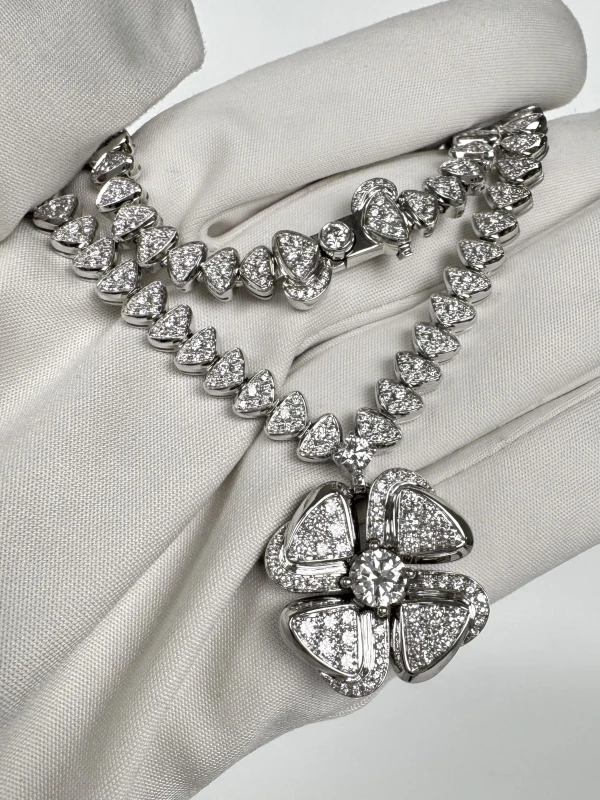 No name FLOWER DIAMONDS 4.95 CT NECKLACE NN 4.95 CT 4