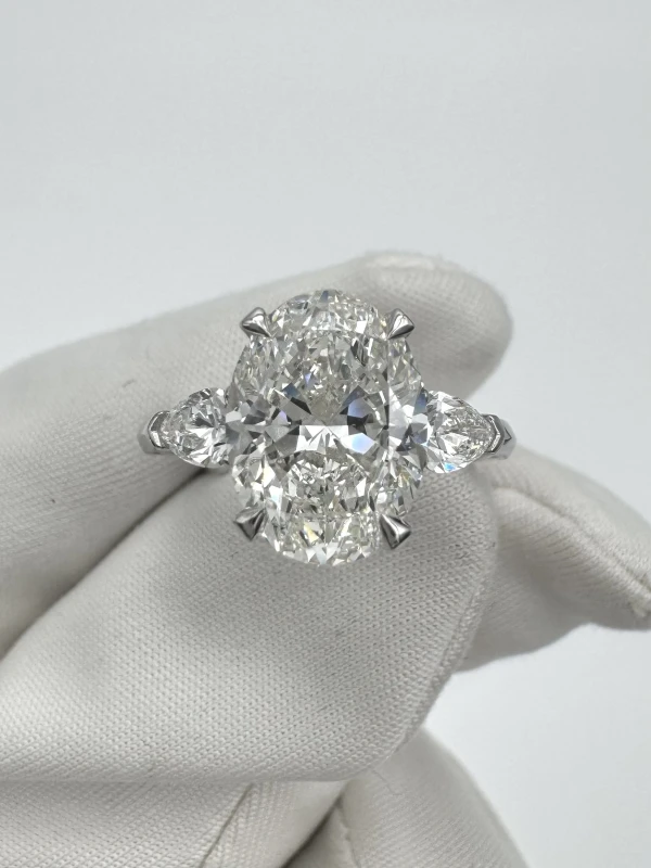 Graff OVAL DIAMOND 3.01 CT H/VS1 RING (GIA) RGE3.01 2