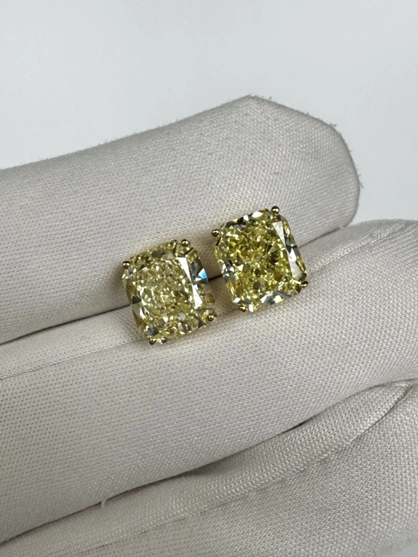 GRAFF RADIANT DIAMONDS 3.02-3.07 FANCY YELLOW EARRINGS (GIA) RGE 3.02-3.07 CT 5