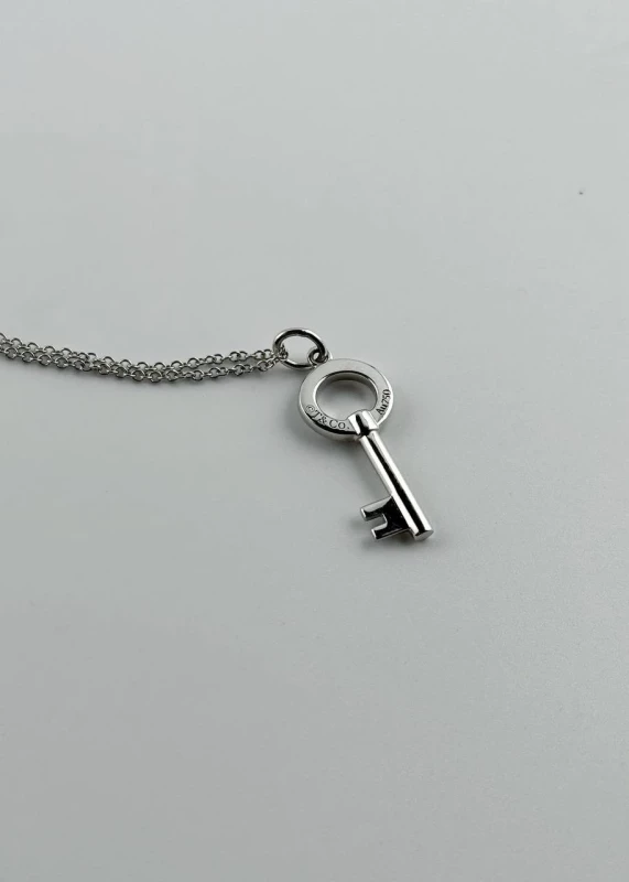 Tiffany & Co MODERN OPEN MINI DIAMOND KEY PENDANT, WHITE GOLD GRP10439 6