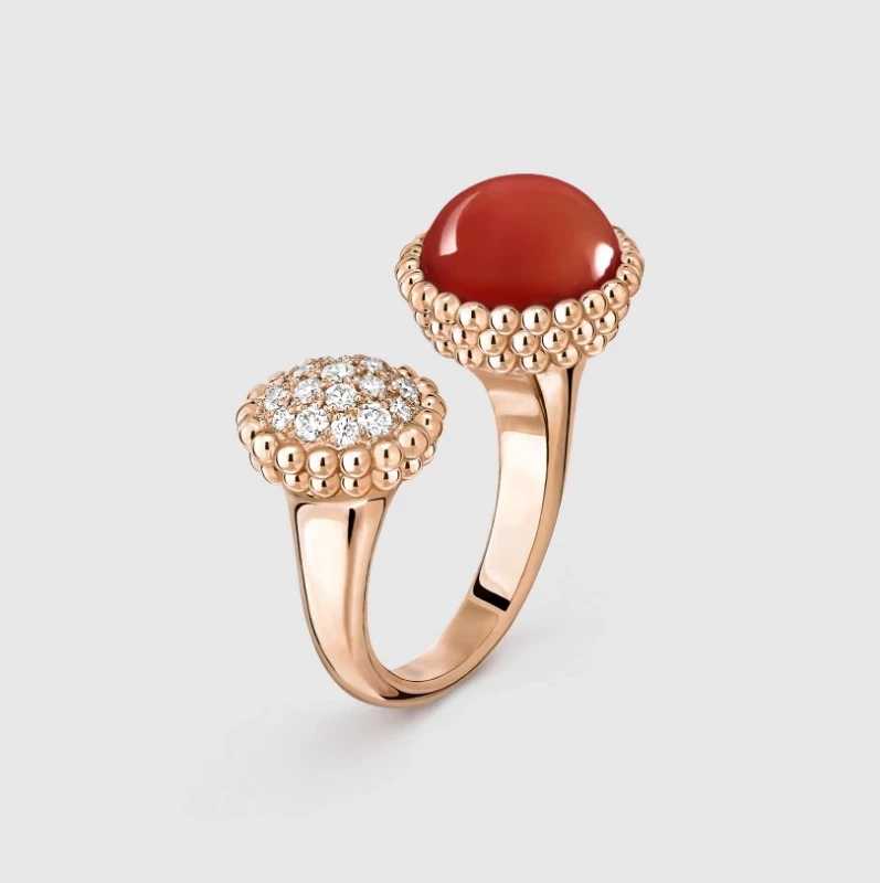 Van Cleef & Arpels. Perlée Couleurs Between the Finger Ring VCARO9SV00 2