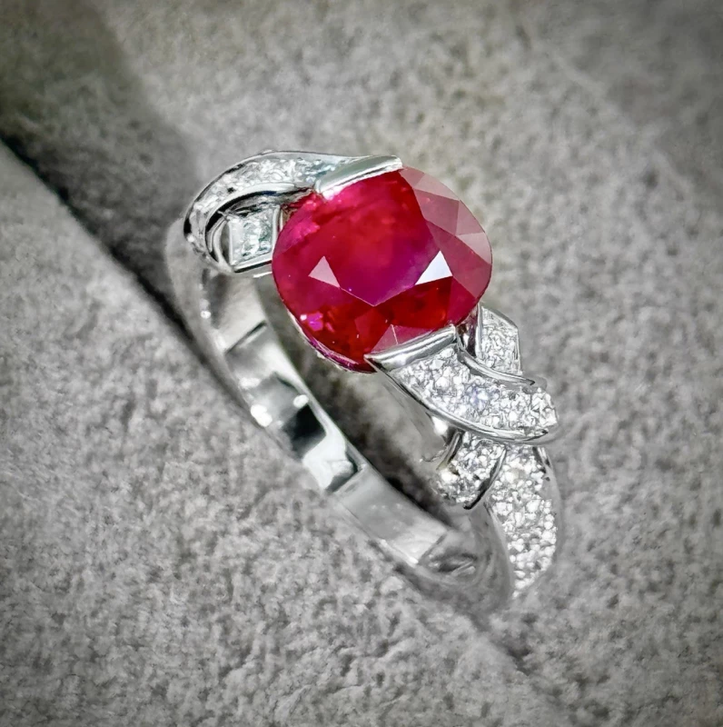 Van Cleef & Arpels. 2.60 CT RUBY  RING Ruby 2.60 CT 4