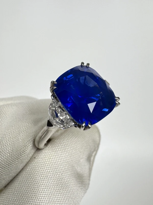 Earrings without a brand CUSHION SAPPHIRE 7.23 CT "ROYAL BLUE" RING, SRI LANKA (SIZE 53) AIGS sap7.23ct 4