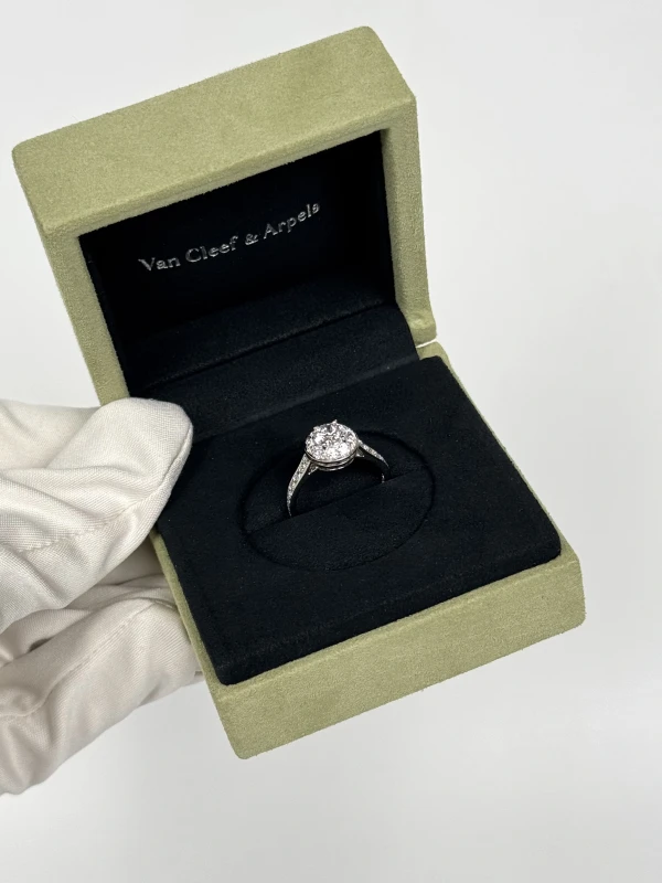 Van Cleef & Arpels ICÔNE SOLITAIRE 0.50 CT EVVS2 VCARG32452 5