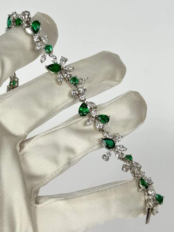 DeRosa PEAR EMERALDS 4.77 CT VIVID GREEN BRACELET (ZAMBIA) B154560 4