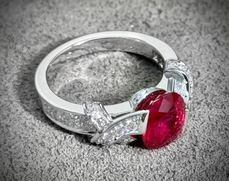 Van Cleef & Arpels. 2.60 CT RUBY  RING Ruby 2.60 CT 5