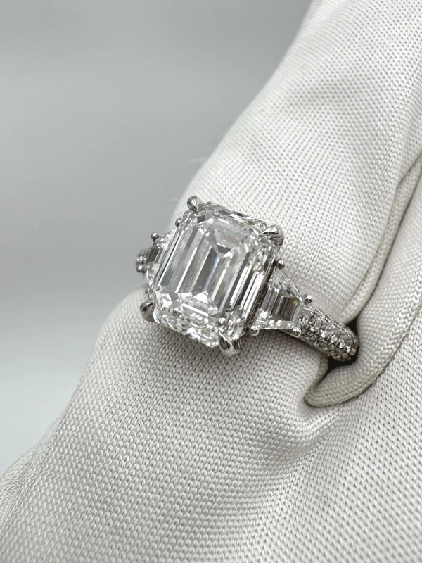 No name EMERALD DIAMOND 3.02 CT D/VS1 RING (GIA) NN3.02 4