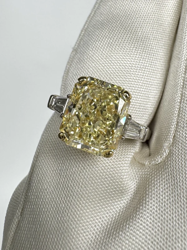 Graff RADIANT DIAMOND 4.06 CT FANCY YELLOW/VVS1 RING (GIA) SIZE 51 RGR4.06CT 6