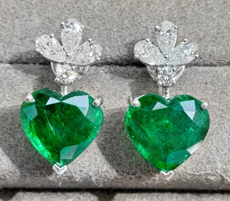 No name Emerald 9.28 ct- 7.99 ct and diamond 2.08 ct earrings Earring emerald 150424 5