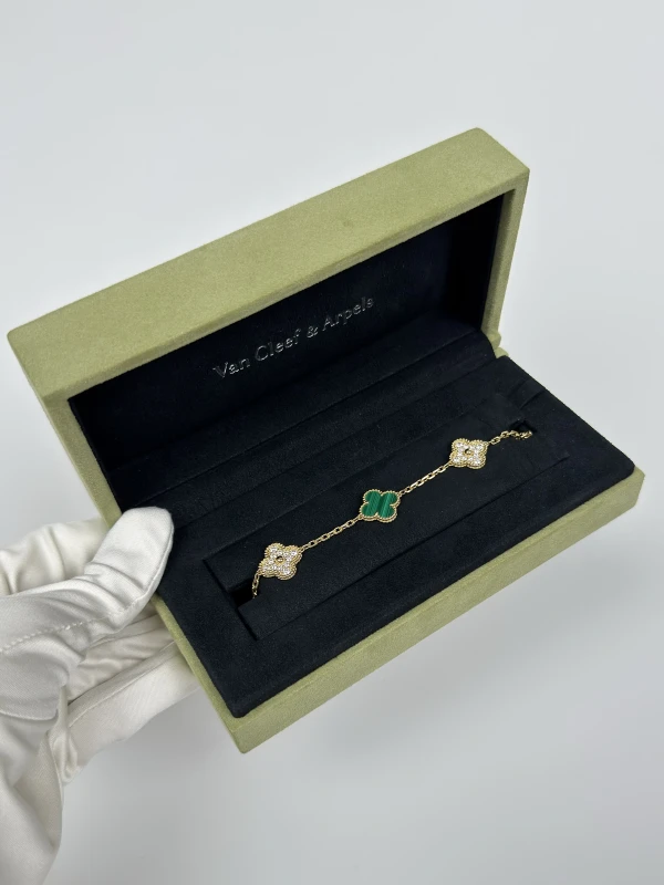 Van Cleef & Arpels VINTAGE ALHAMBRA BRACELET, 5 MOTIFS VCARO7GQ00 6
