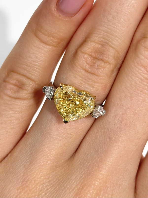 Earrings without a brand С БРИЛЛИАНТОМ 6.58 CT FLY/VS2 6.58 CT FLY/VS2 4