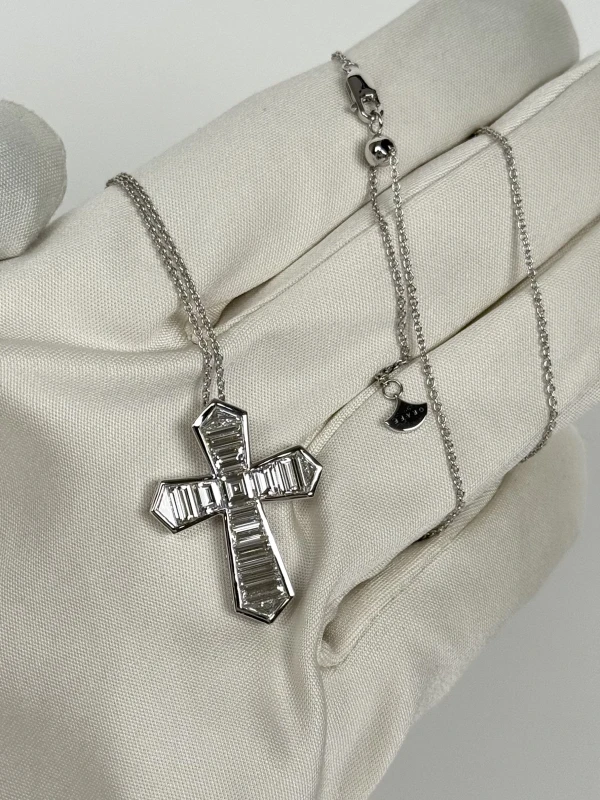 GRAFF BAGUETTE CUT DIAMOND CROSS PENDANT RGP002 4