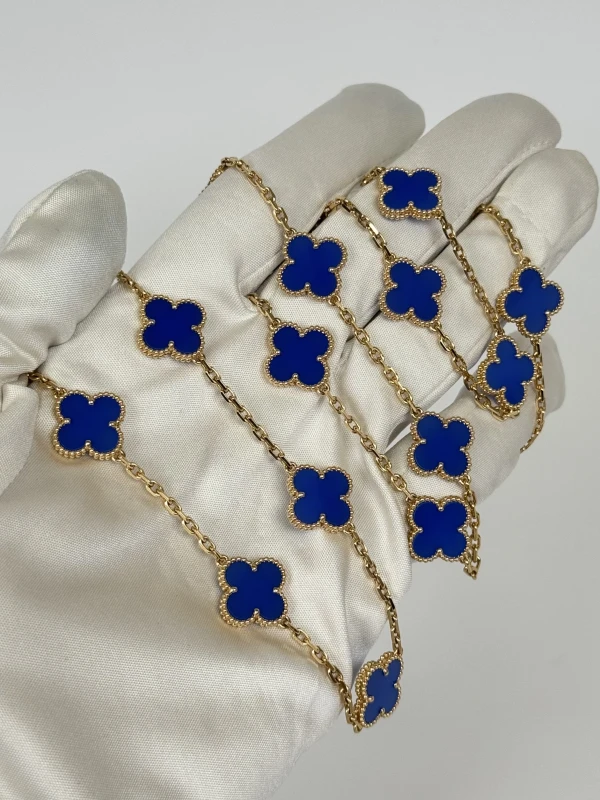 Van Cleef & Arpels. VINTAGE ALHAMBRA LONG NECKLACE, 20 MOTIFS. AGATE VCARP7RN00 5