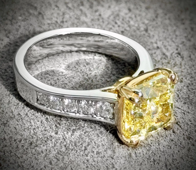 СЕРЬГИ NO NAME С БРИЛЛИАНТОМ 5.01 CT FANCY INTENSE YELLOW/SI2 5.01 CT FANCY INTENSE YELLOW/SI2 5