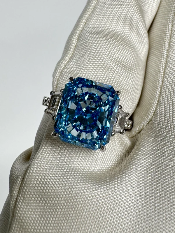 Earrings without a brand RADIANT DIAMOND 5.11 CT FANCY VIVID GREENISH BLUE*/VS1 RING (SIZE 53) GIA NN5.11 CT FVGB/VS 5
