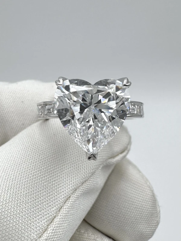 No name HEART DIAMOND 5.02 CT D/INTERNALLY FLAWLESS RING ( TYPE IIa) (GIA) NN5.02CT D/IF 2