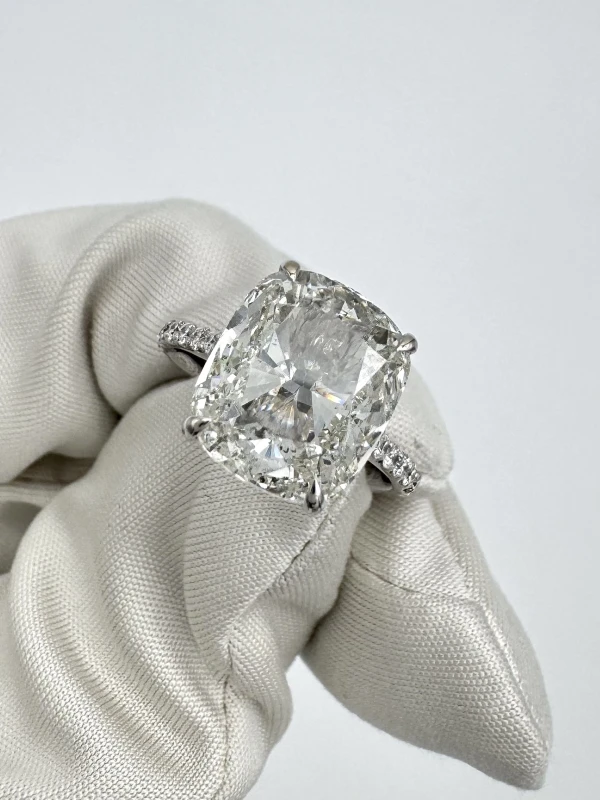 No name CUSHION DIAMOND 6.04 CT J/SI2 RING (SIZE 50) NN6.04 CT J/SI2 4