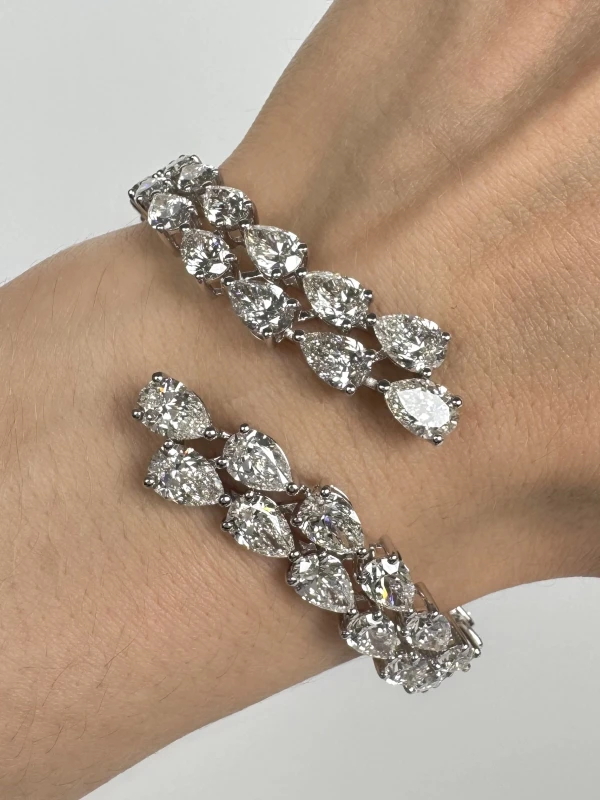 DeRosa Pear Shape Diamond 26.9 ct Bangle (SIZE 17) B411376 5