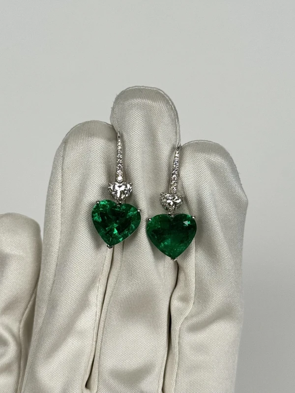 Earrings without a brand С ИЗУМРУДАМИ 6.08 CT - 5.81 CT 6.08 CT - 5.81 CT 2