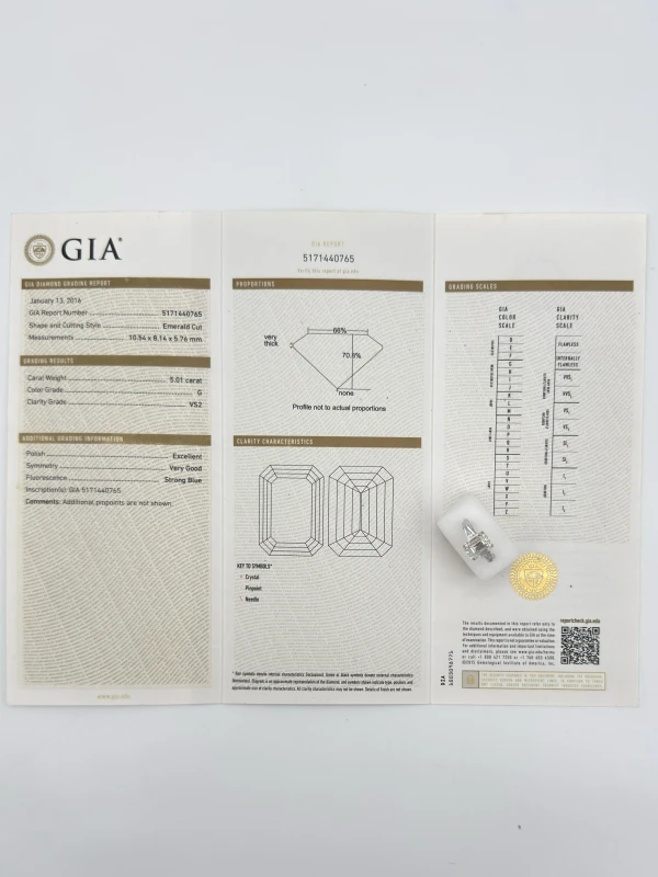 Earrings without a brand EMERALD DIAMOND 5.01 CT G/VS2 RING (GIA) NN5.01G 5